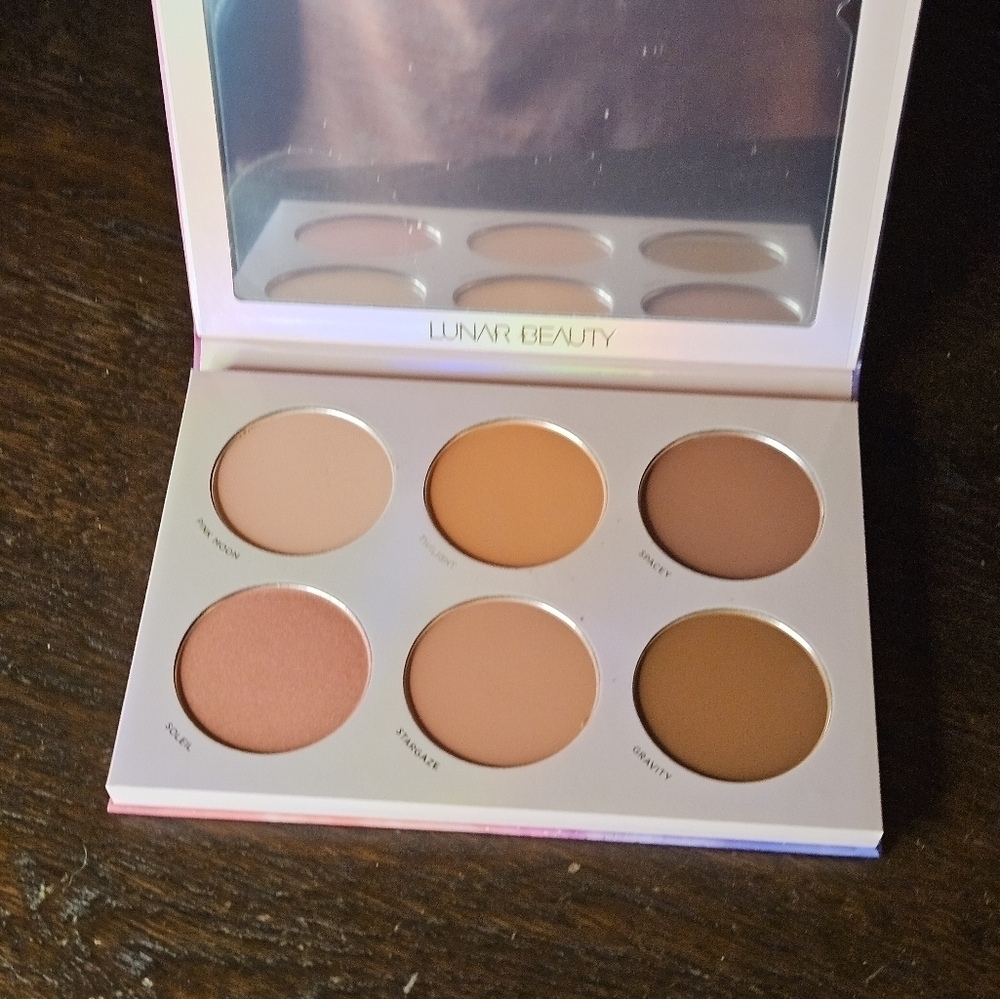 Lunar Beauty Moon prism blush cheek. - Picture 4 of 14